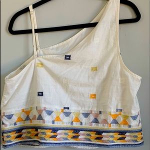 Super cute Crop top! Beautiful detailing!